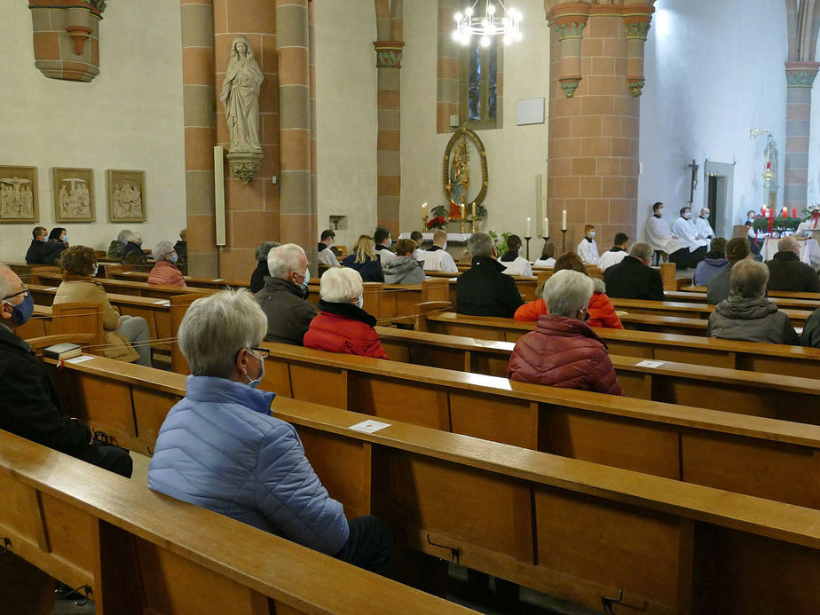 Beauftragung zu Lektorat und Akolythat in St. Marien, Volkmarsen (Foto: Karl-Franz Thiede)